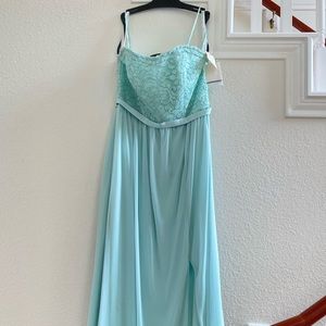 David’s Bridal Mint Green Bridesmaids/Prom strapless Dress
